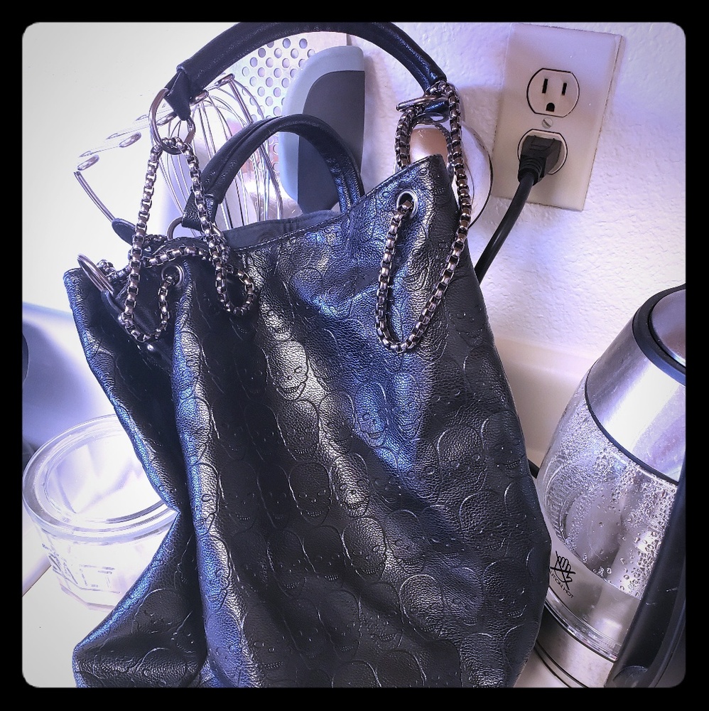 Black Skull Shoulder Bag w/small purse